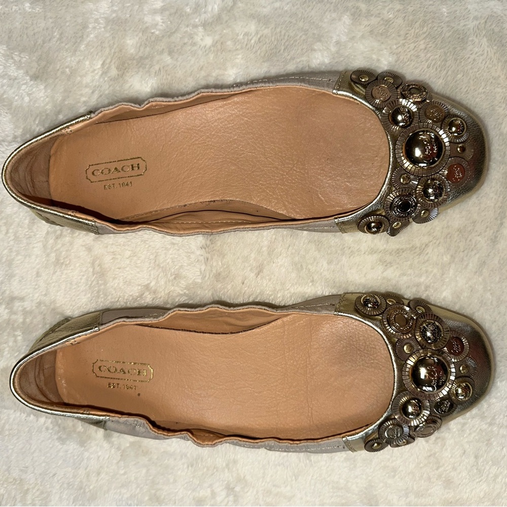 Coach Q609 Gold Venus flats